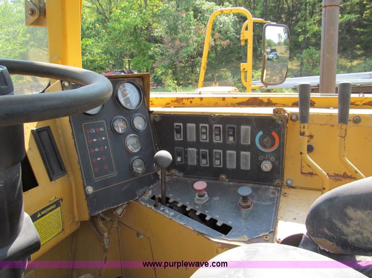 image for item E2089 1994 Caterpillar 613C Series II paddle scraper