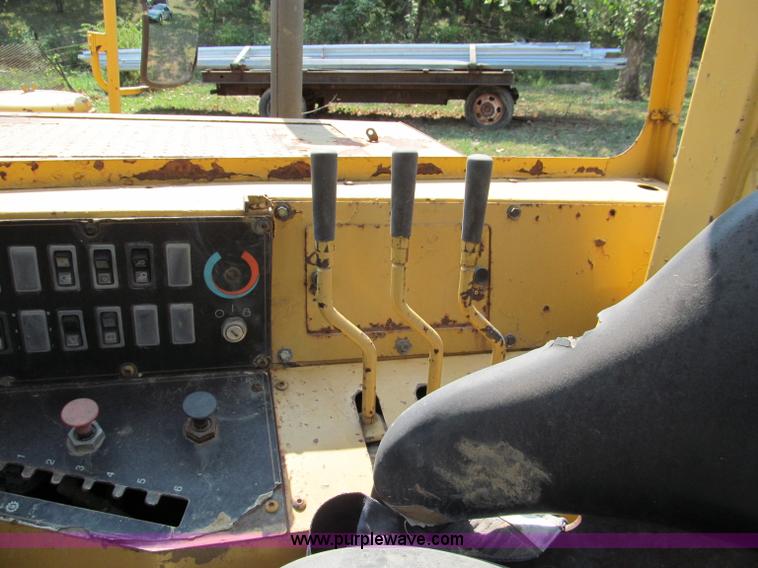 image for item E2089 1994 Caterpillar 613C Series II paddle scraper