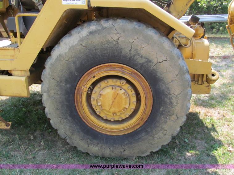 image for item E2089 1994 Caterpillar 613C Series II paddle scraper