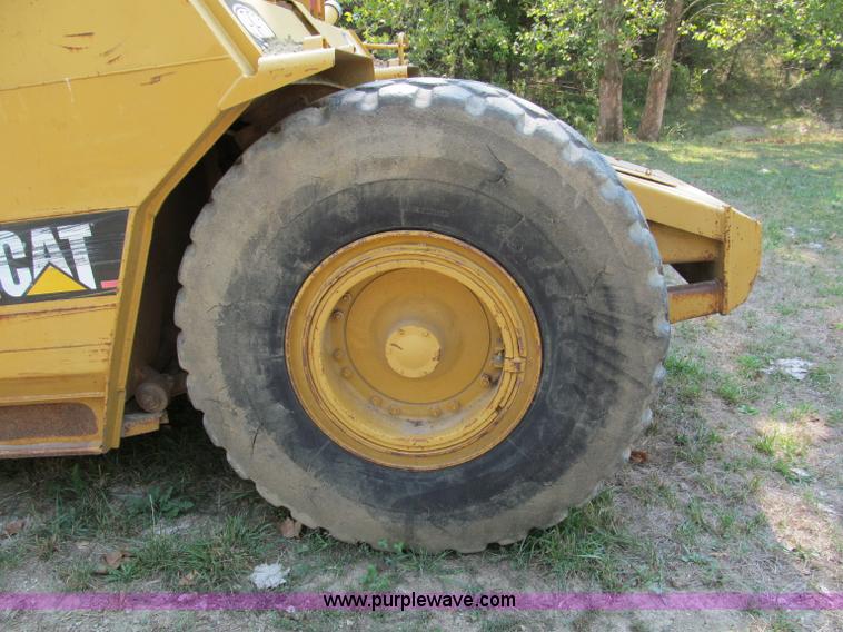 image for item E2089 1994 Caterpillar 613C Series II paddle scraper