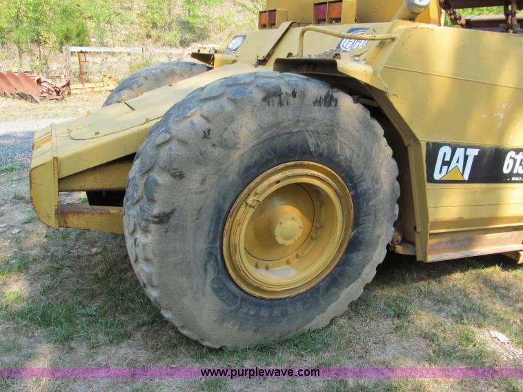 image for item E2089 1994 Caterpillar 613C Series II paddle scraper