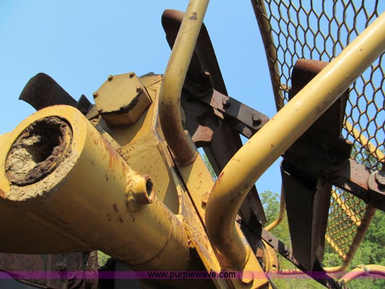 image for item E2089 1994 Caterpillar 613C Series II paddle scraper