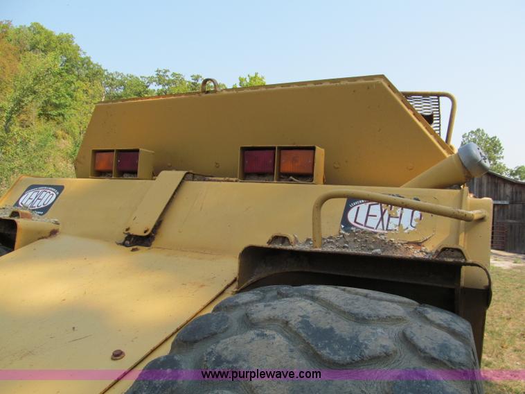 image for item E2089 1994 Caterpillar 613C Series II paddle scraper