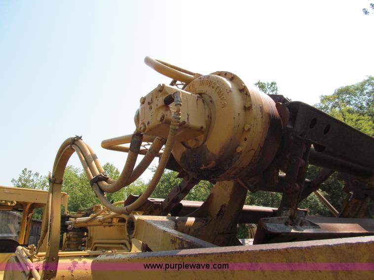 image for item E2089 1994 Caterpillar 613C Series II paddle scraper