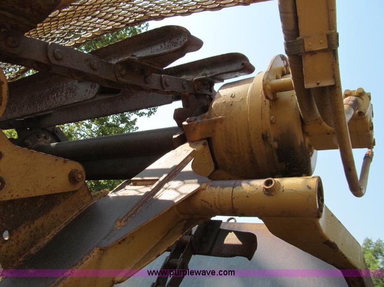 image for item E2089 1994 Caterpillar 613C Series II paddle scraper