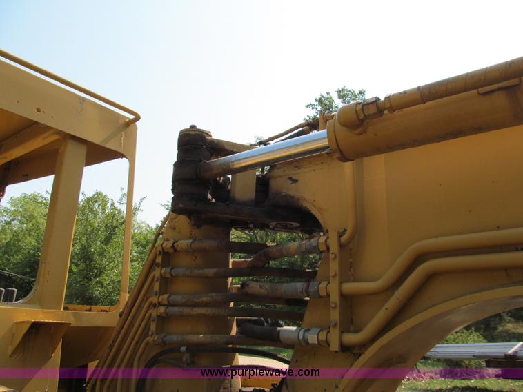 image for item E2089 1994 Caterpillar 613C Series II paddle scraper