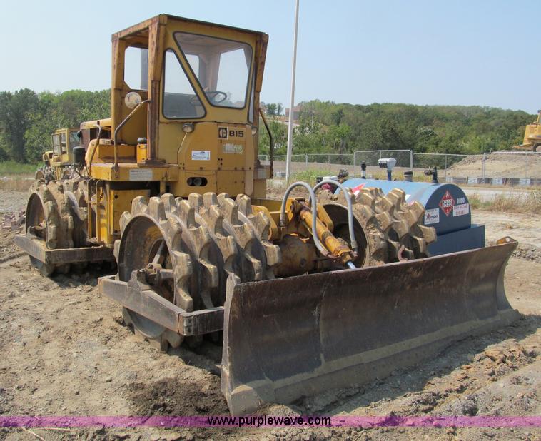 image for item E2090 1971 Caterpillar 815 articulating dirt compactor