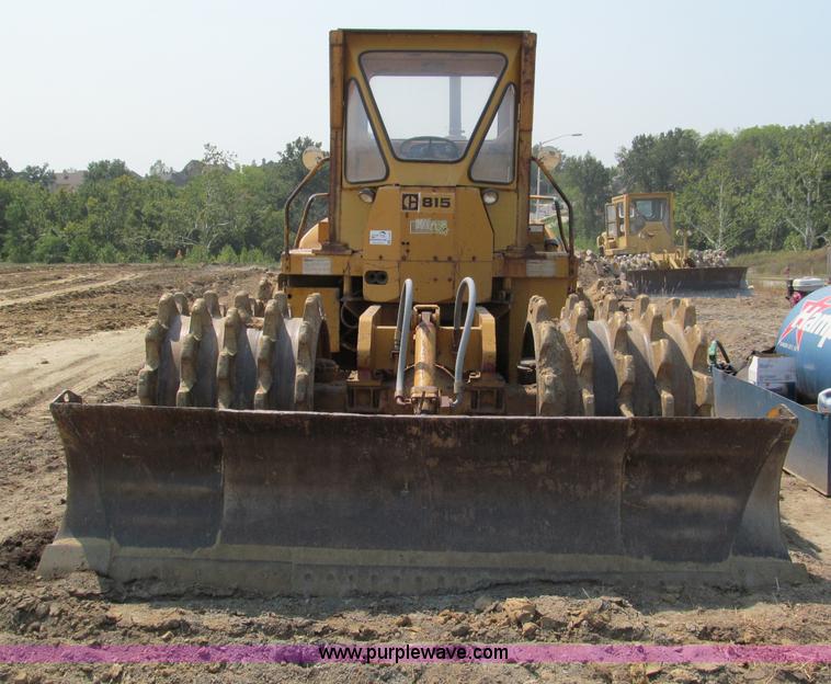 image for item E2090 1971 Caterpillar 815 articulating dirt compactor