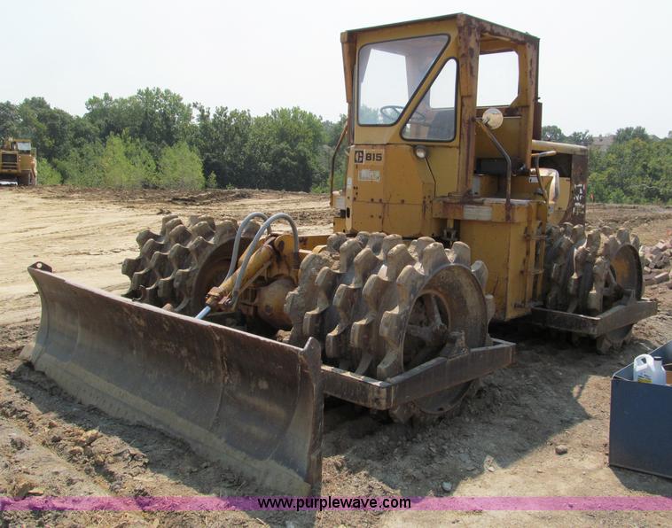 image for item E2090 1971 Caterpillar 815 articulating dirt compactor