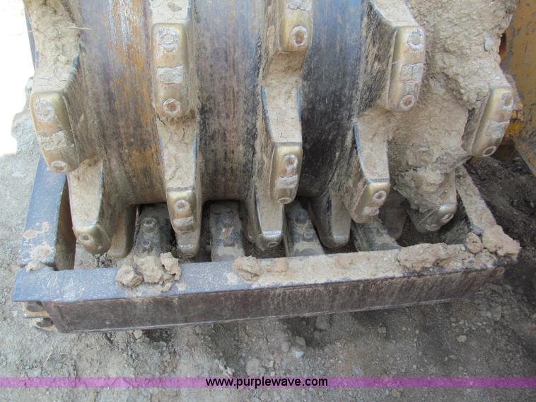 image for item E2090 1971 Caterpillar 815 articulating dirt compactor