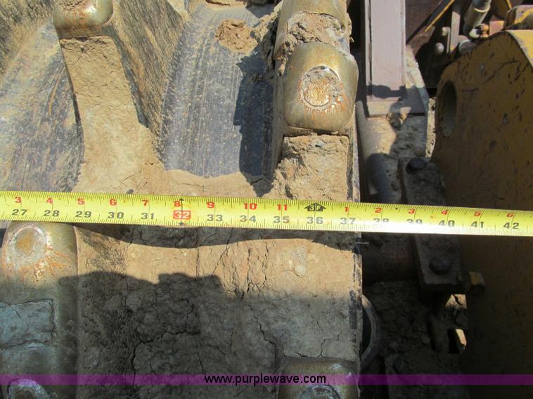 image for item E2090 1971 Caterpillar 815 articulating dirt compactor