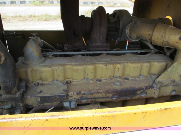 image for item E2090 1971 Caterpillar 815 articulating dirt compactor