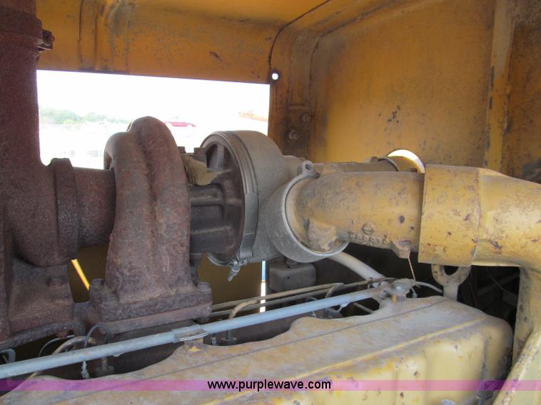 image for item E2090 1971 Caterpillar 815 articulating dirt compactor