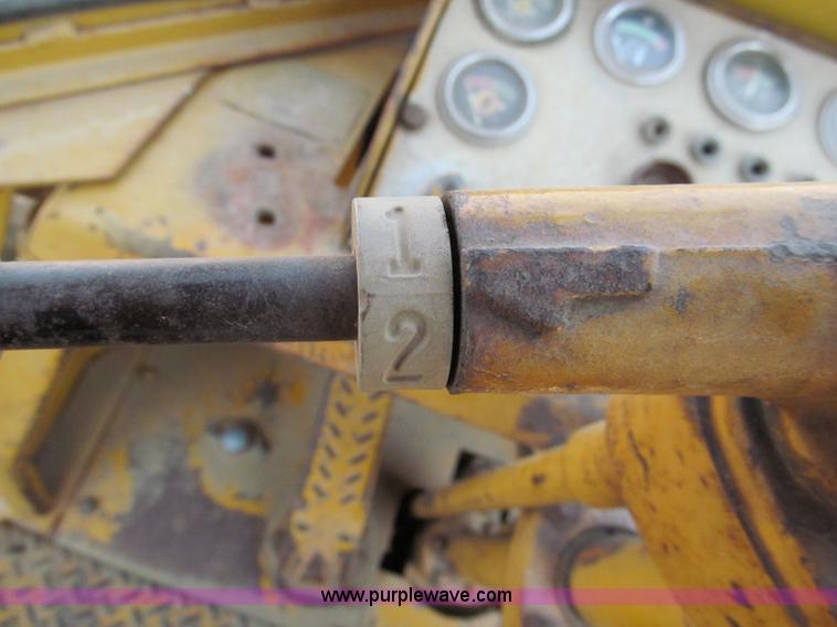 image for item E2090 1971 Caterpillar 815 articulating dirt compactor