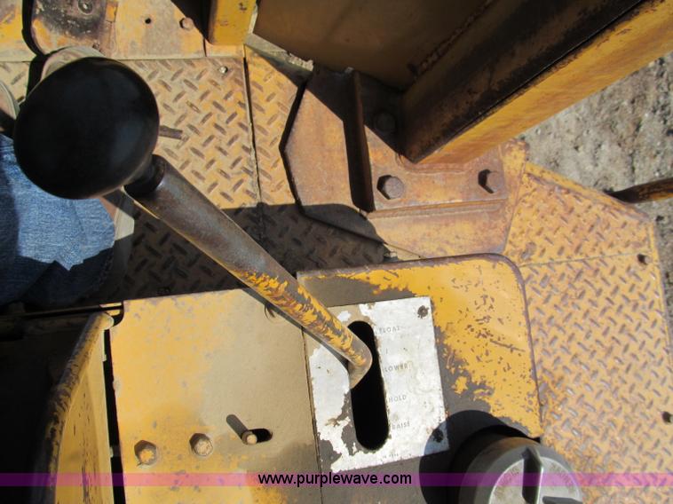 image for item E2090 1971 Caterpillar 815 articulating dirt compactor
