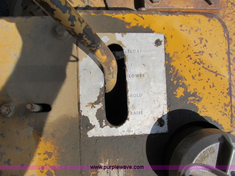 image for item E2090 1971 Caterpillar 815 articulating dirt compactor