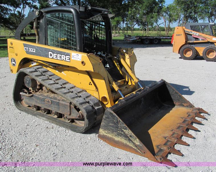 image for item E2123 2006 John Deere CT322 track skid steer