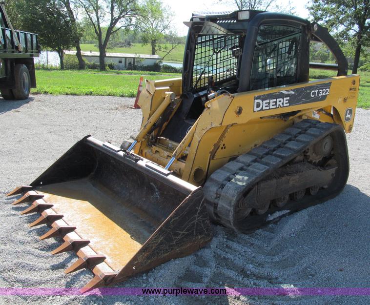 image for item E2123 2006 John Deere CT322 track skid steer
