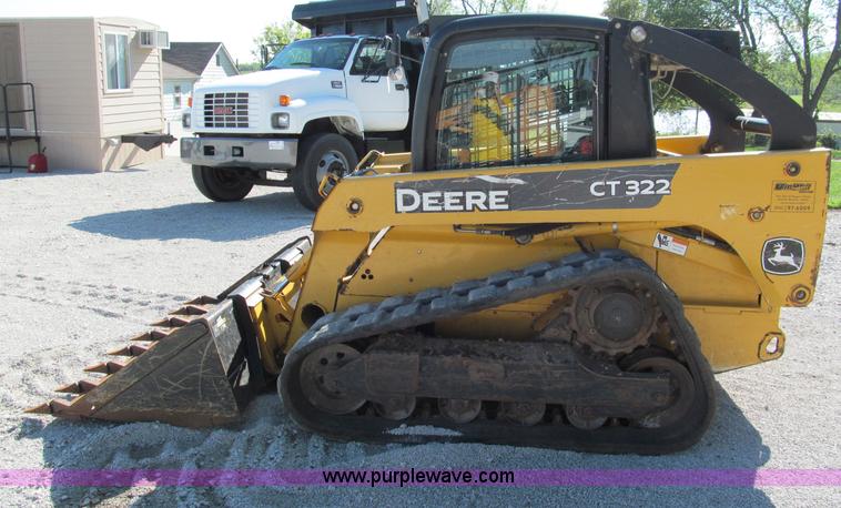 image for item E2123 2006 John Deere CT322 track skid steer