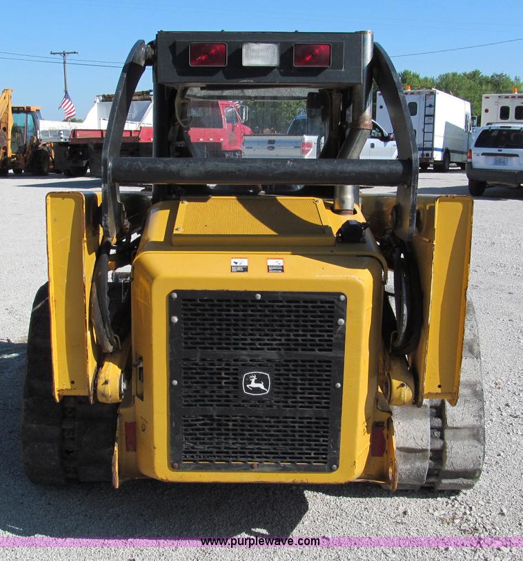 image for item E2123 2006 John Deere CT322 track skid steer