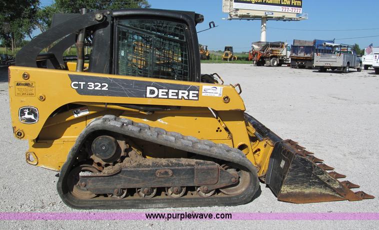 image for item E2123 2006 John Deere CT322 track skid steer