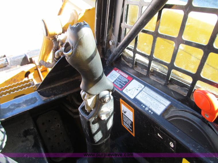 image for item E2123 2006 John Deere CT322 track skid steer