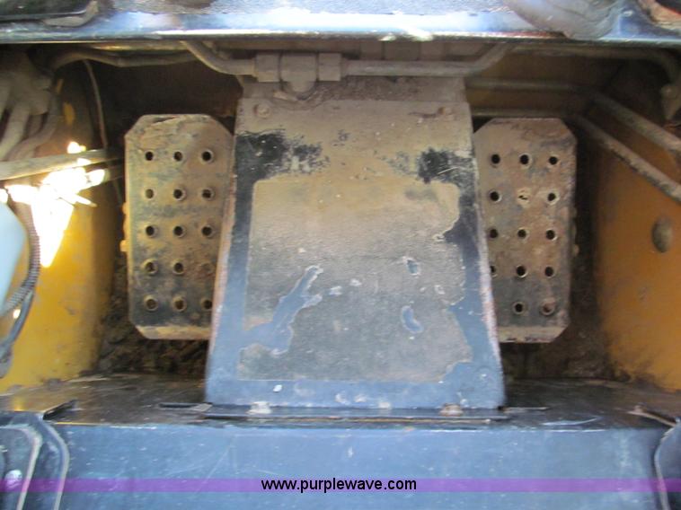 image for item E2123 2006 John Deere CT322 track skid steer