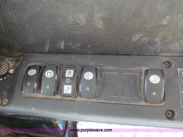 image for item E2123 2006 John Deere CT322 track skid steer