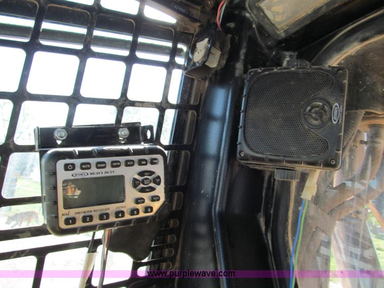 image for item E2123 2006 John Deere CT322 track skid steer