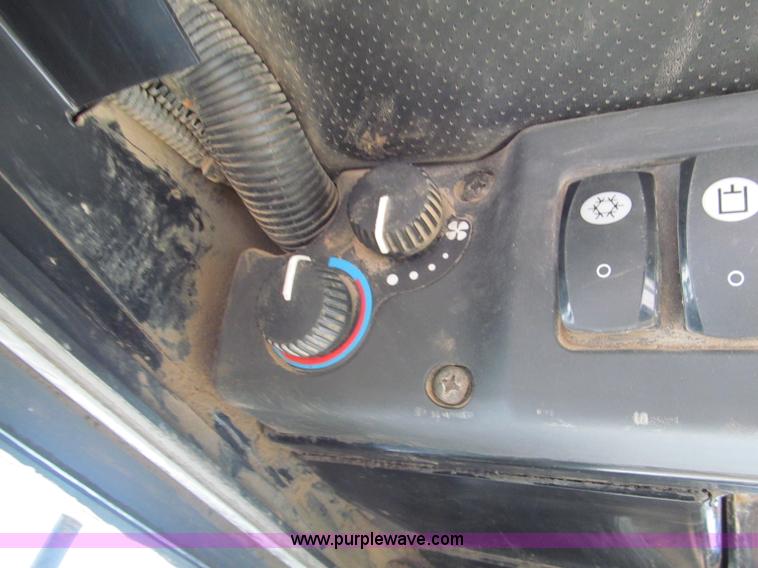 image for item E2123 2006 John Deere CT322 track skid steer