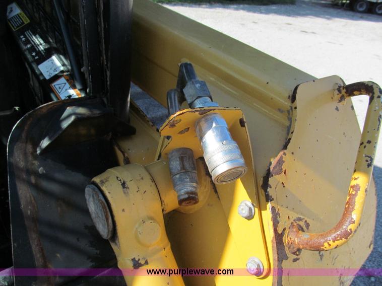 image for item E2123 2006 John Deere CT322 track skid steer