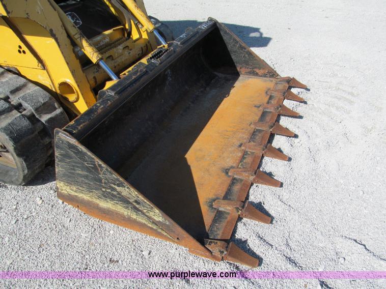 image for item E2123 2006 John Deere CT322 track skid steer