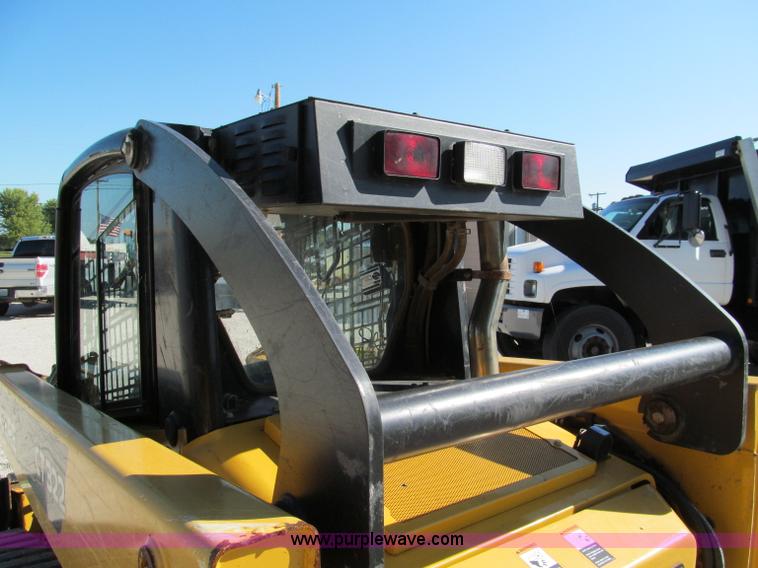 image for item E2123 2006 John Deere CT322 track skid steer