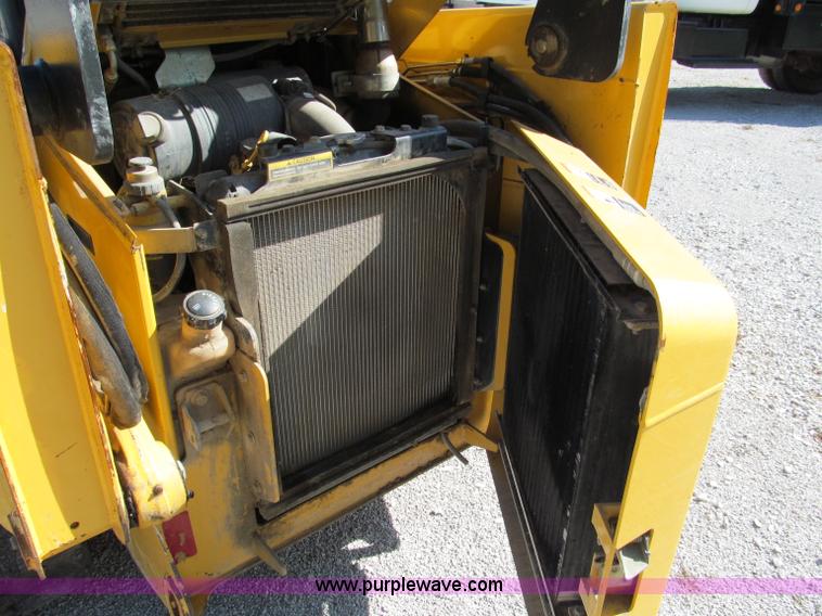 image for item E2123 2006 John Deere CT322 track skid steer