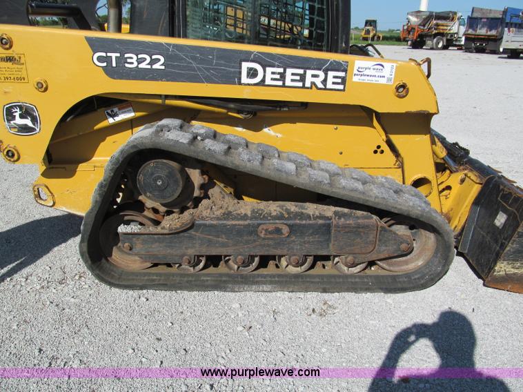 image for item E2123 2006 John Deere CT322 track skid steer