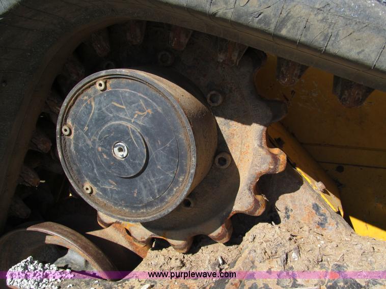 image for item E2123 2006 John Deere CT322 track skid steer