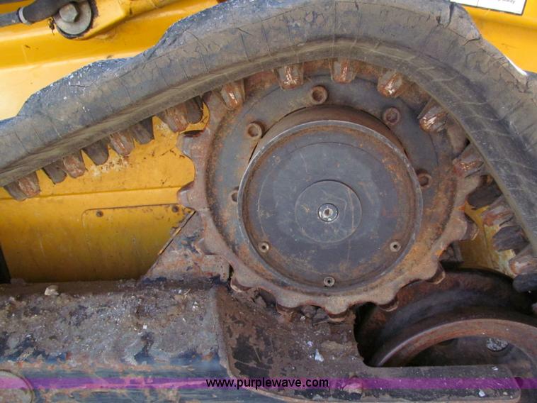 image for item E2123 2006 John Deere CT322 track skid steer
