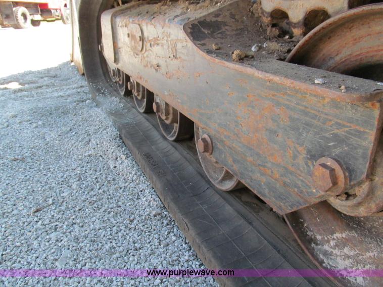 image for item E2123 2006 John Deere CT322 track skid steer