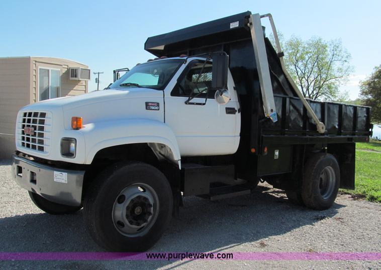 image for item E2124 2001 GMC C7500 dump truck