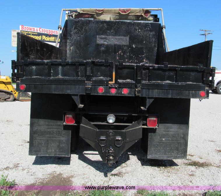 image for item E2124 2001 GMC C7500 dump truck