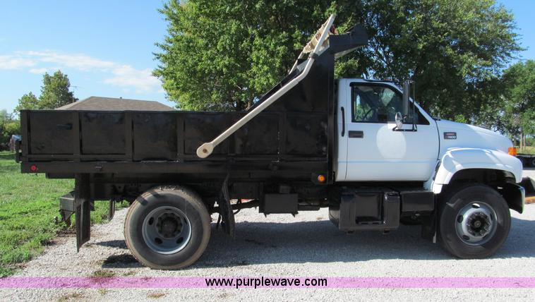 image for item E2124 2001 GMC C7500 dump truck