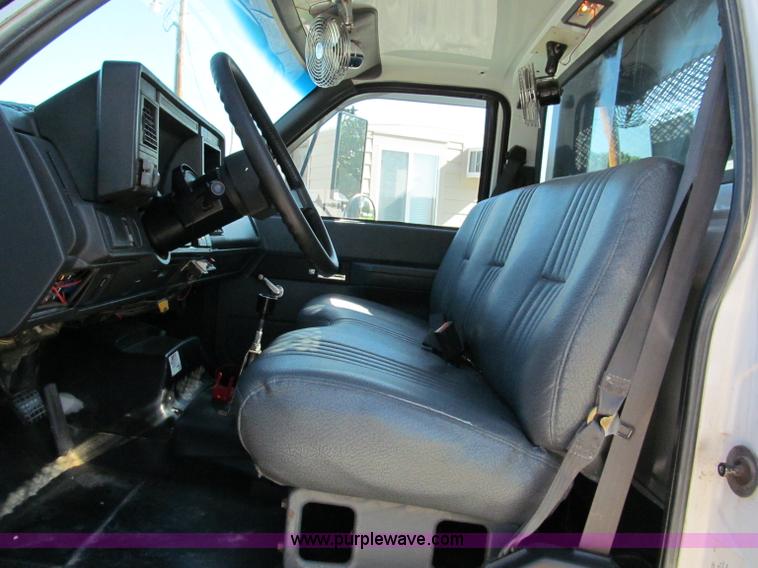 image for item E2124 2001 GMC C7500 dump truck