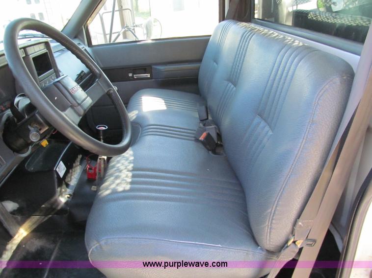 image for item E2124 2001 GMC C7500 dump truck