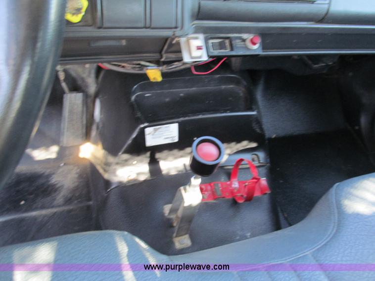 image for item E2124 2001 GMC C7500 dump truck