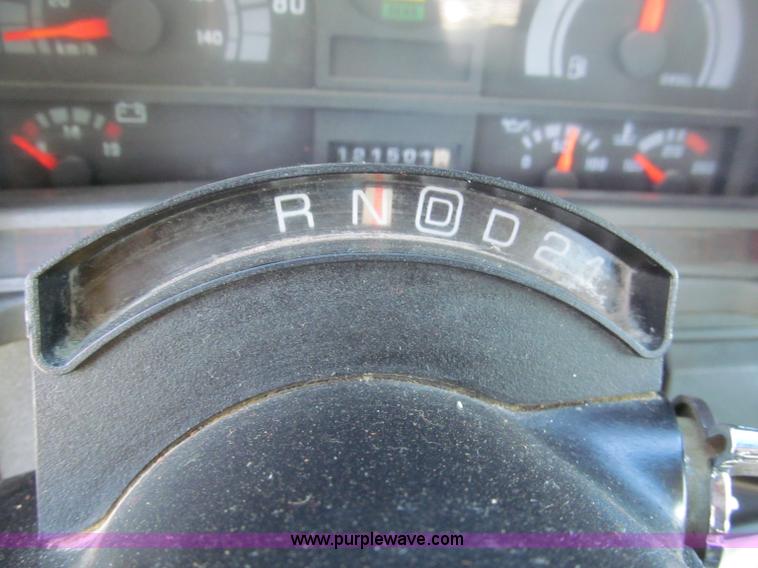 image for item E2124 2001 GMC C7500 dump truck