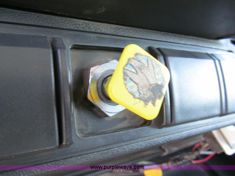 image for item E2124 2001 GMC C7500 dump truck