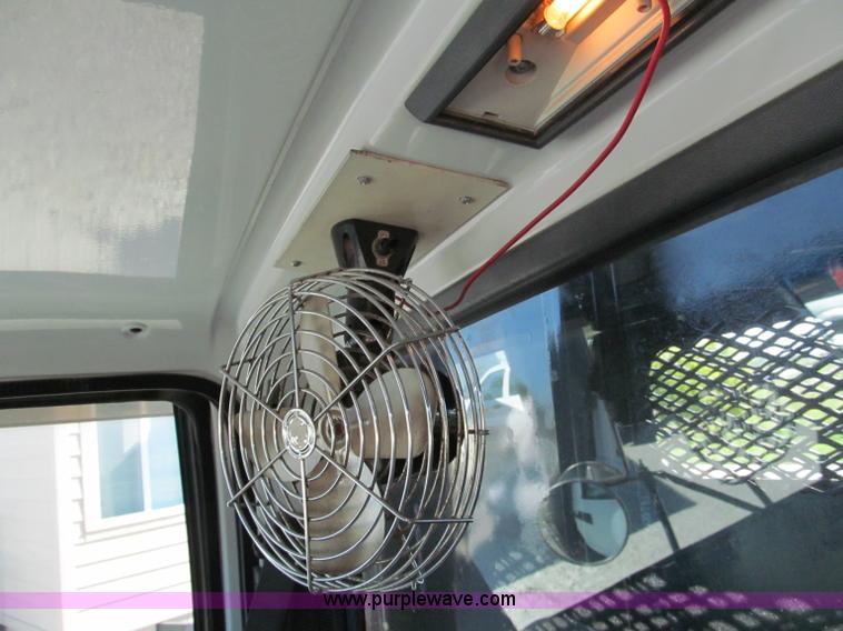 image for item E2124 2001 GMC C7500 dump truck