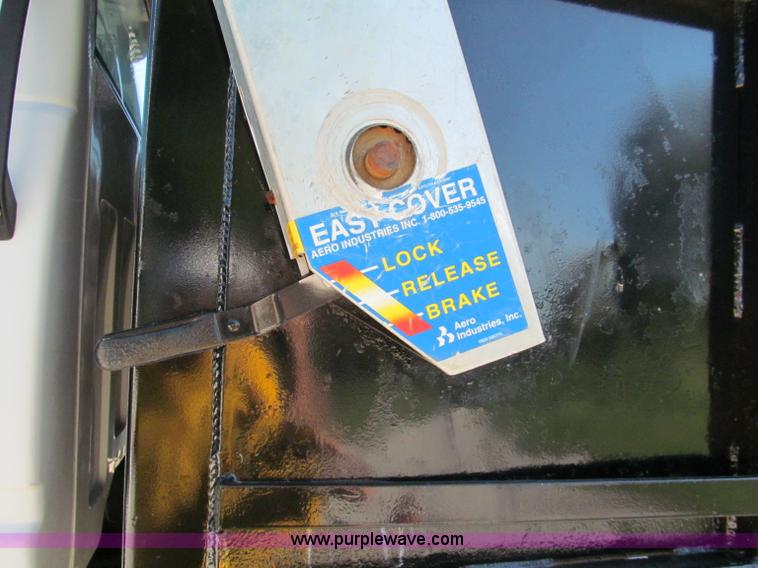 image for item E2124 2001 GMC C7500 dump truck