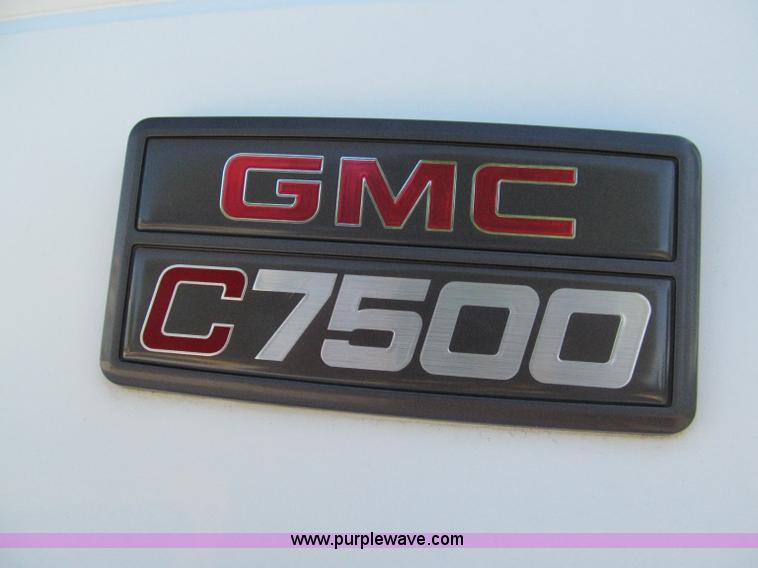 image for item E2124 2001 GMC C7500 dump truck