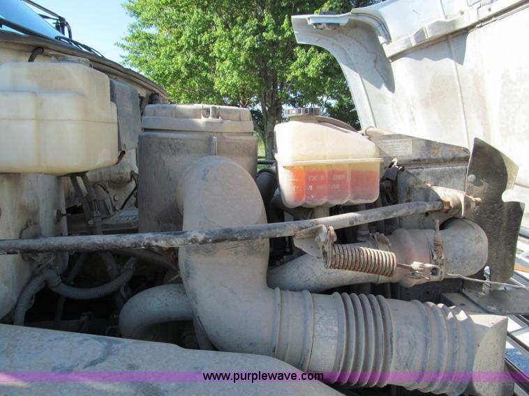 image for item E2124 2001 GMC C7500 dump truck